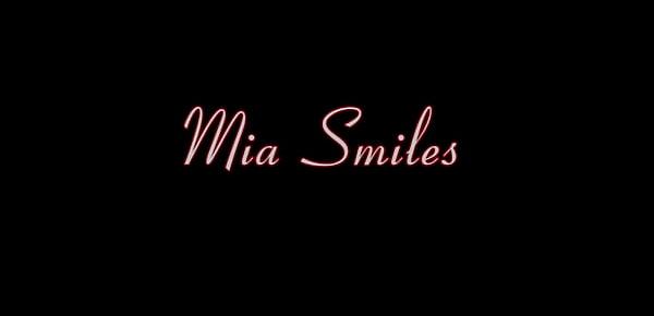  Mia Smiles - Smoking Fetish at Dragginladies
